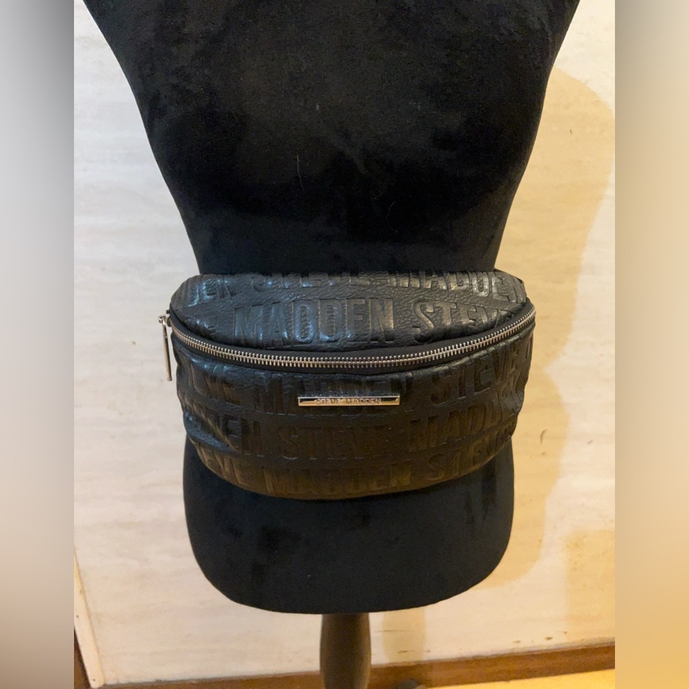 Steve Madden Signature Hip Belt Bag Embossed Black - Picture 2 of 14